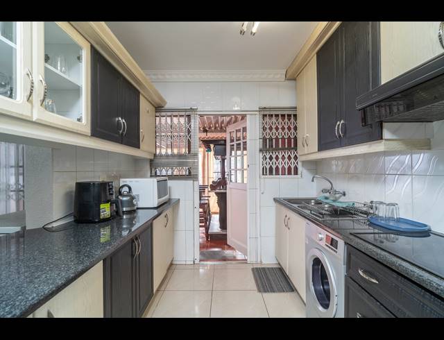3 BEDROOM APARTMENT FOR SALE IN GLEN HILLS